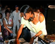 Rsident DJ Paulette Platine